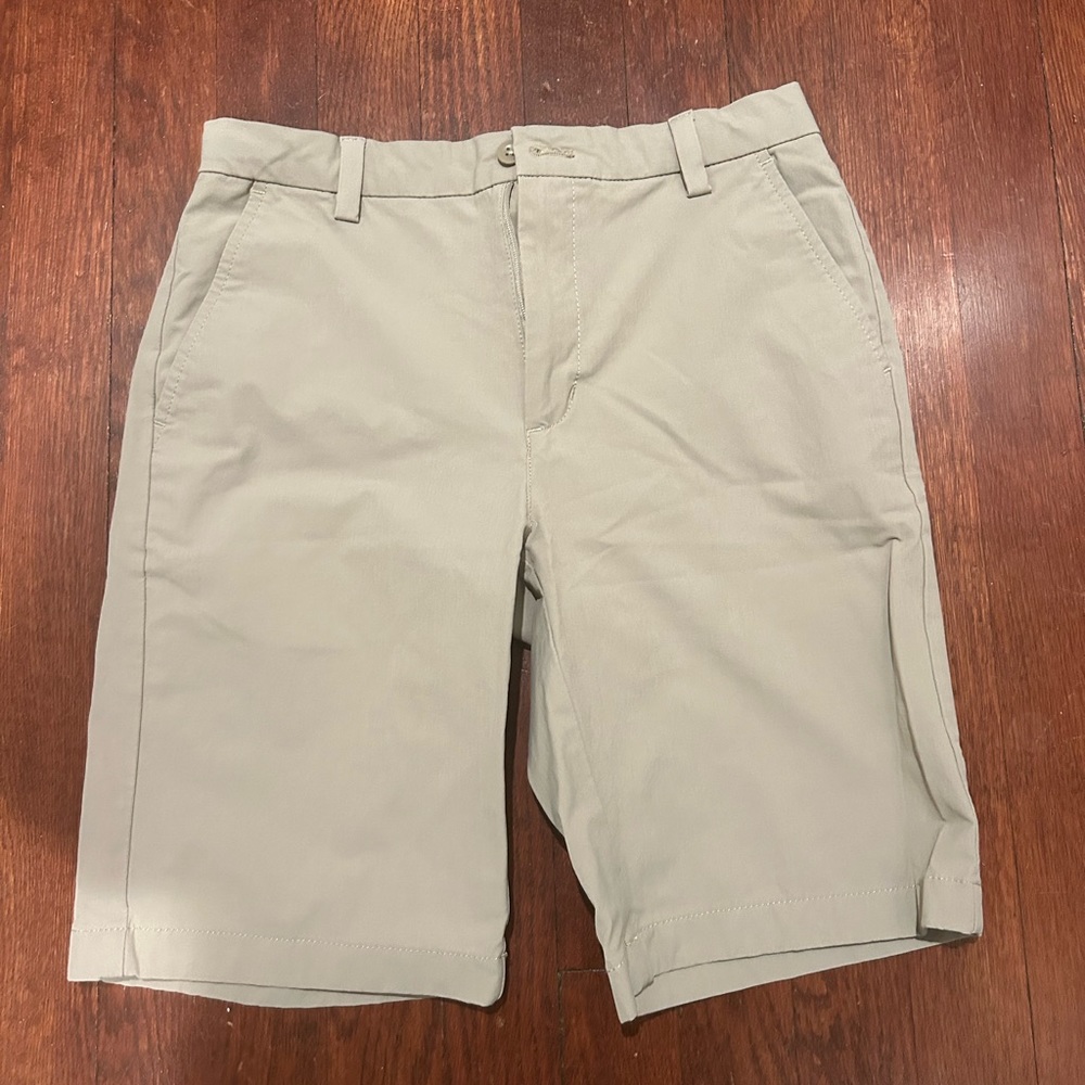 Boy’s Performance Vineyard Vines khaki Shorts size 14